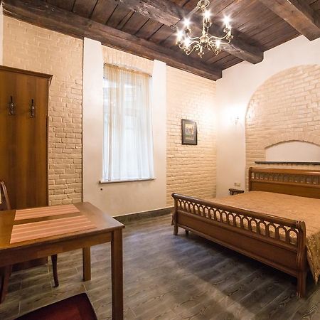 Apartment On Valova 16-2- 2 Minutes To Market Square Львів Екстер'єр фото