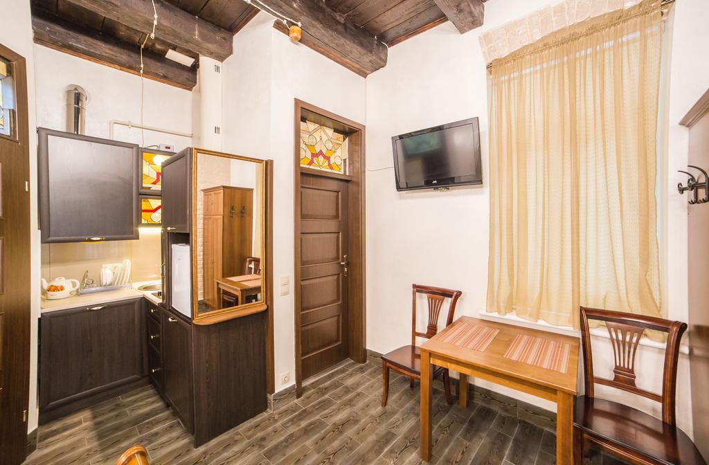 Apartment On Valova 16-2- 2 Minutes To Market Square Львів Екстер'єр фото