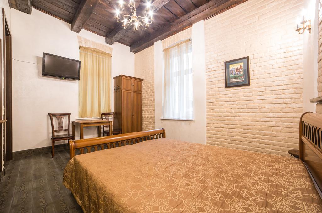 Apartment On Valova 16-2- 2 Minutes To Market Square Львів Екстер'єр фото